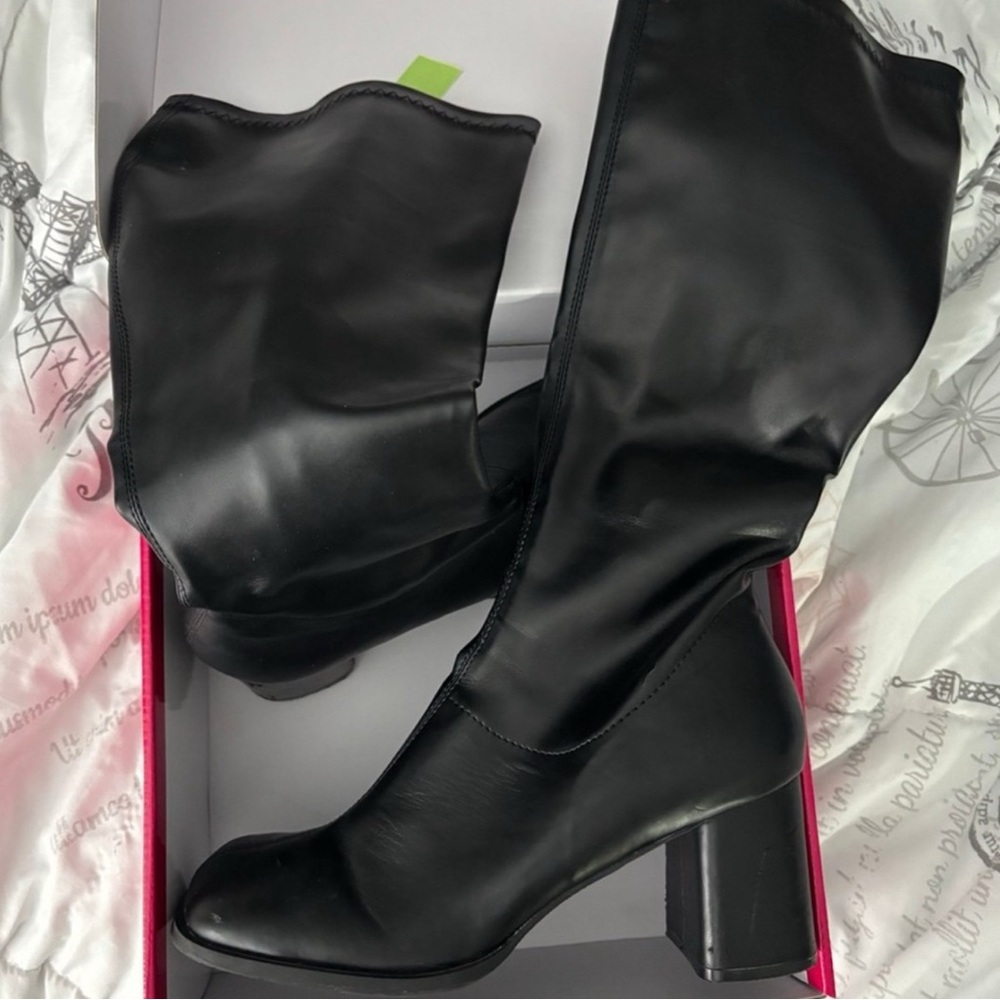 Elegant Black Women's Boots